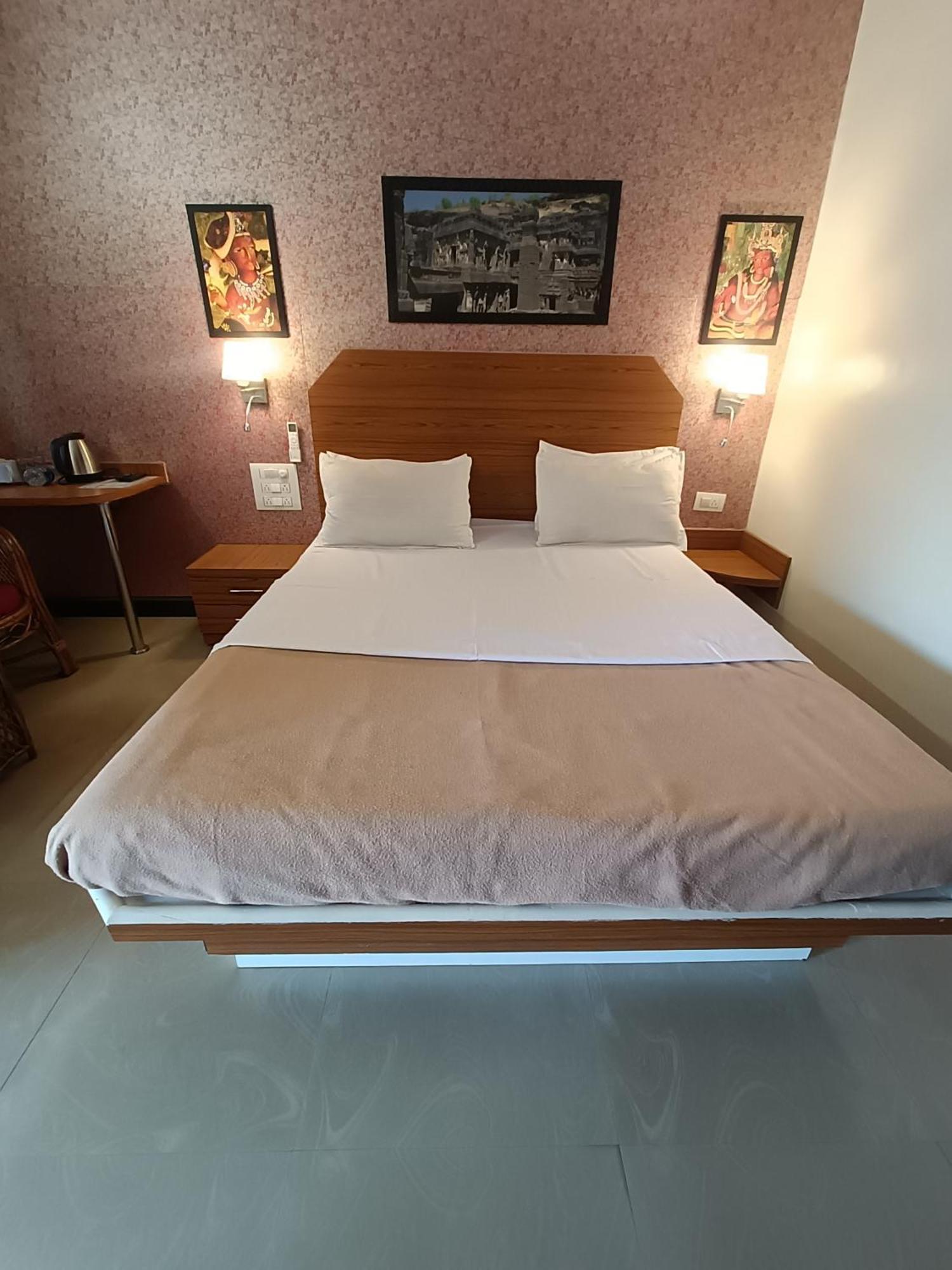 Ellora Heritage Resort Eksteriør billede